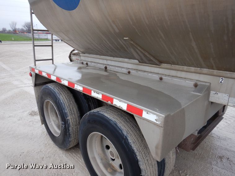 image for item DK1996 2009 CEI Pacer  feed delivery trailer