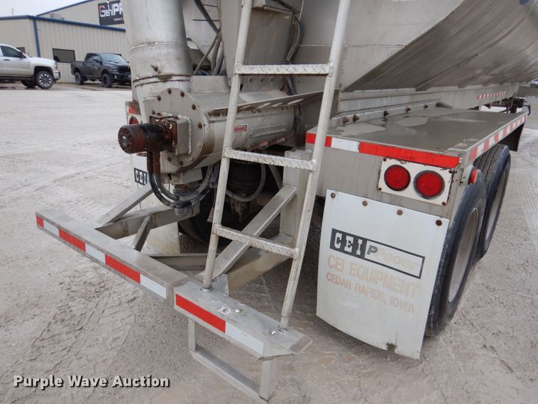 image for item DK1996 2009 CEI Pacer  feed delivery trailer