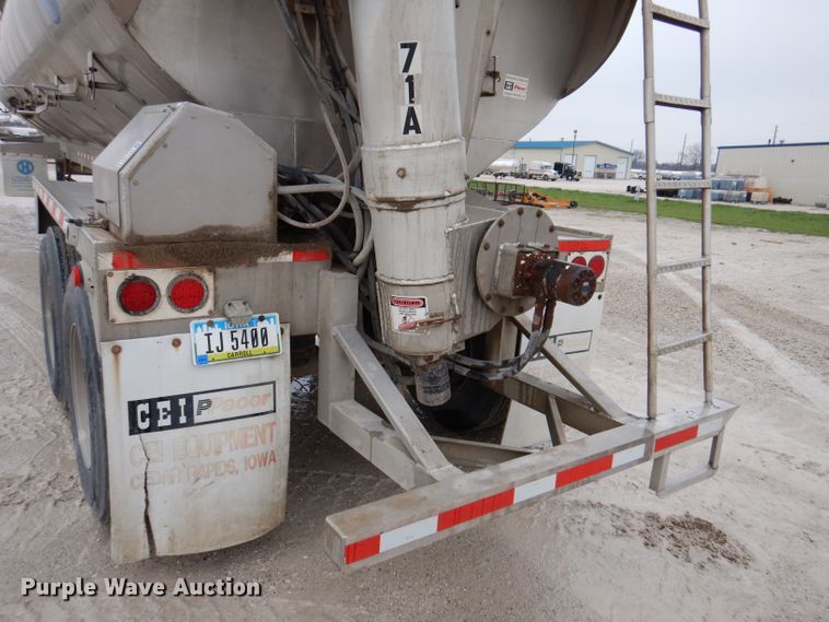 image for item DK1996 2009 CEI Pacer  feed delivery trailer