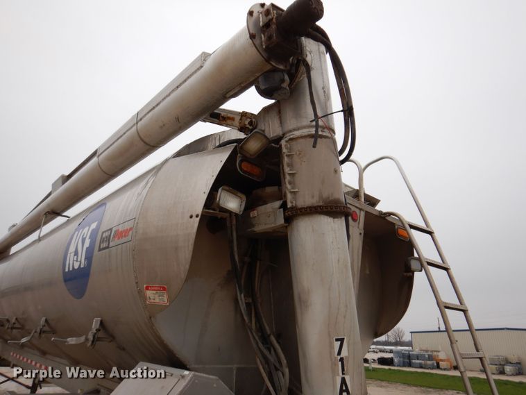 image for item DK1996 2009 CEI Pacer  feed delivery trailer