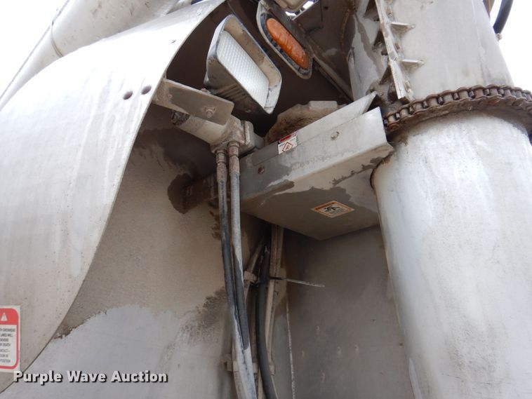 image for item DK1996 2009 CEI Pacer  feed delivery trailer