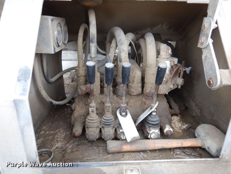 image for item DK1996 2009 CEI Pacer  feed delivery trailer