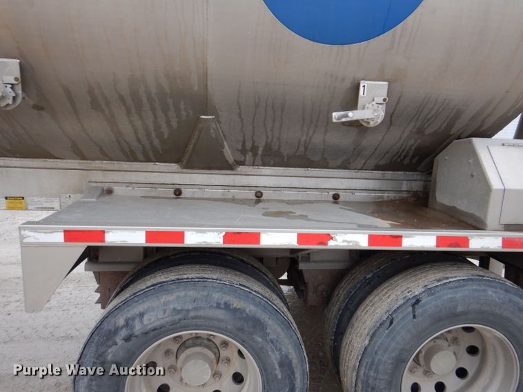 image for item DK1996 2009 CEI Pacer  feed delivery trailer