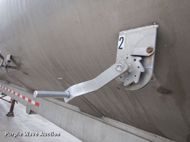 image for item DK1996 2009 CEI Pacer  feed delivery trailer