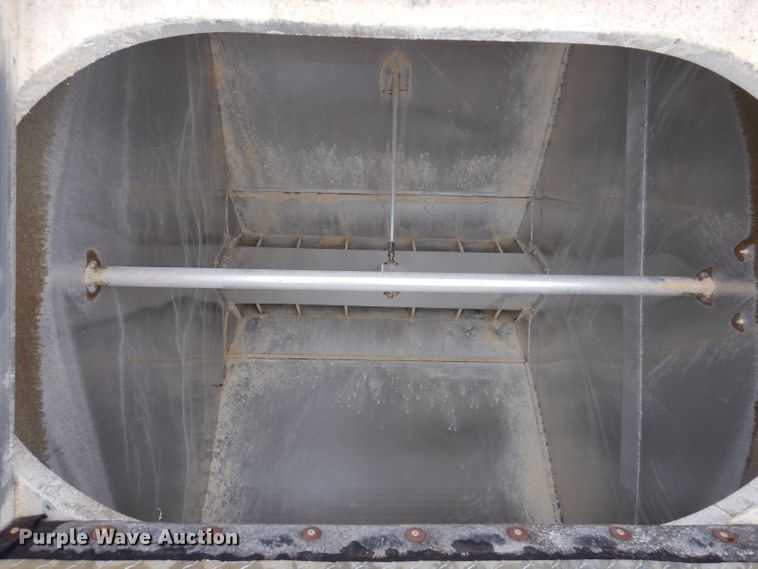 image for item DK1996 2009 CEI Pacer  feed delivery trailer