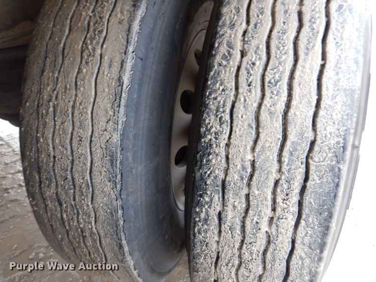 image for item DK1996 2009 CEI Pacer  feed delivery trailer