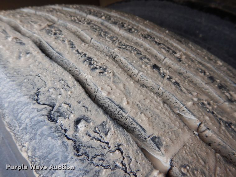 image for item DK1996 2009 CEI Pacer  feed delivery trailer