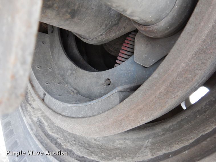 image for item DK1996 2009 CEI Pacer  feed delivery trailer