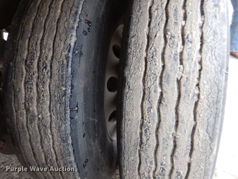 image for item DK1996 2009 CEI Pacer  feed delivery trailer