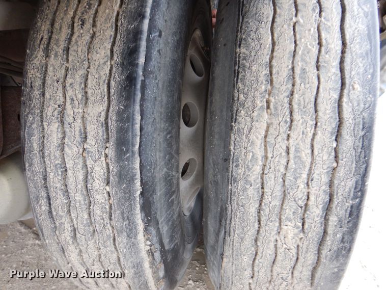 image for item DK1996 2009 CEI Pacer  feed delivery trailer