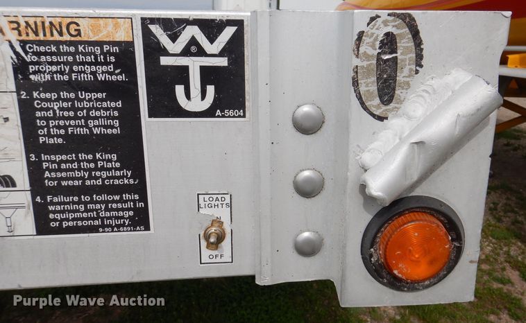 image for item DK1999 2006 Wilson Roadbrute  drop deck trailer