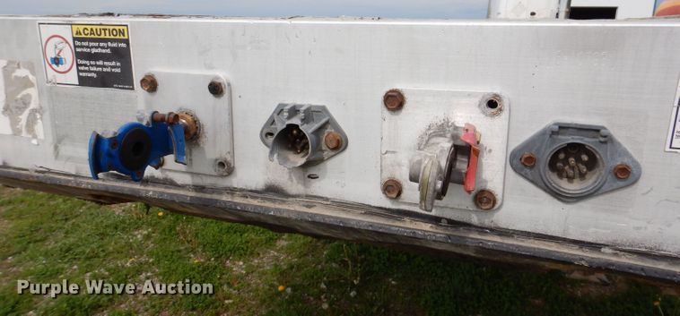 image for item DK1999 2006 Wilson Roadbrute  drop deck trailer