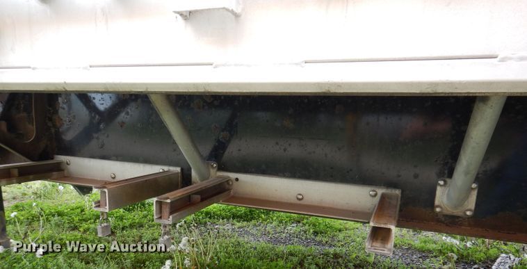 image for item DK1999 2006 Wilson Roadbrute  drop deck trailer