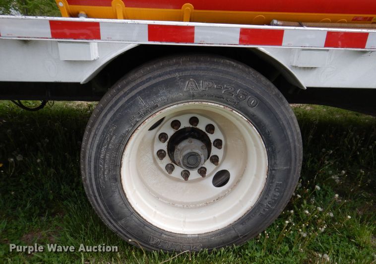 image for item DK1999 2006 Wilson Roadbrute  drop deck trailer