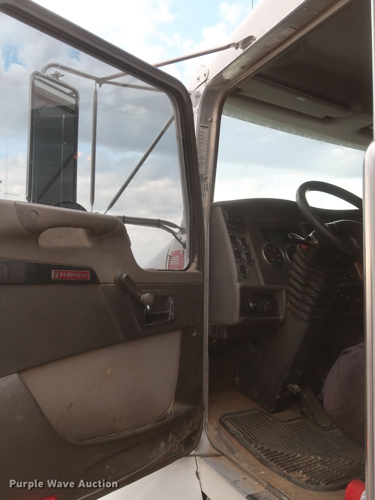 image for item DK3684 2015 Kenworth T370  utility / service truck