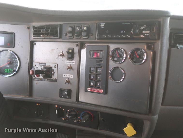 image for item DK3684 2015 Kenworth T370  utility / service truck