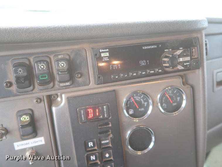 image for item DK3684 2015 Kenworth T370  utility / service truck