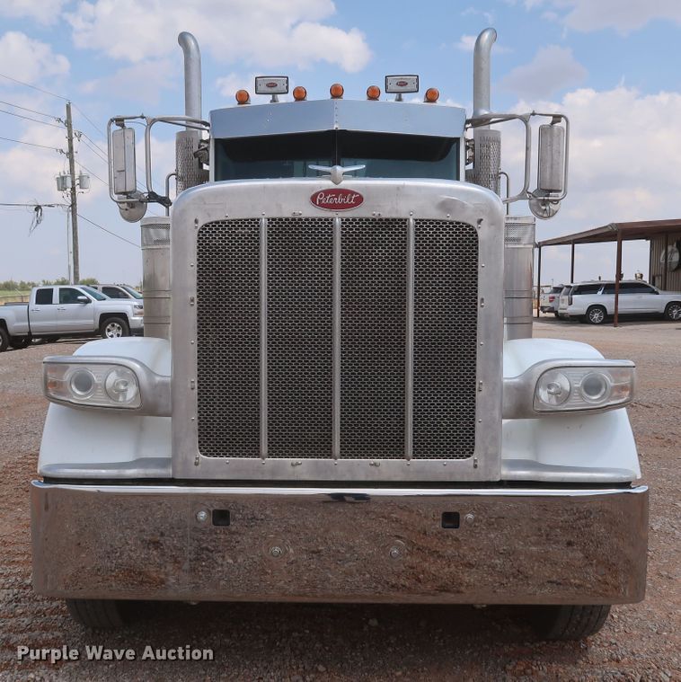 image for item DK3690 2011 Peterbilt 389  semi truck
