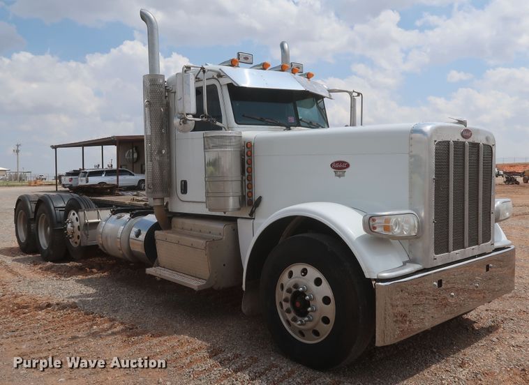 image for item DK3690 2011 Peterbilt 389  semi truck