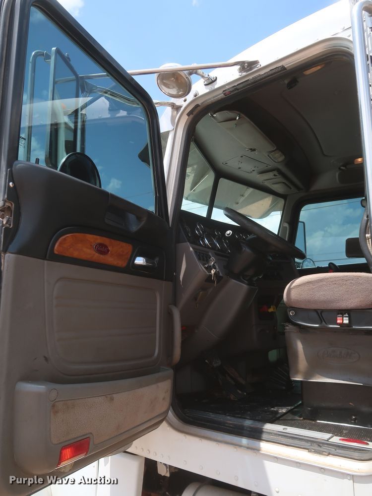 image for item DK3690 2011 Peterbilt 389  semi truck