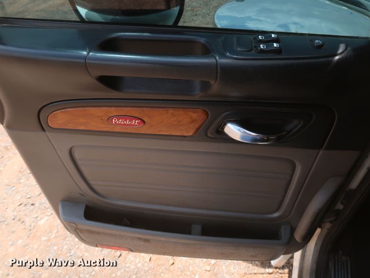 image for item DK3690 2011 Peterbilt 389  semi truck