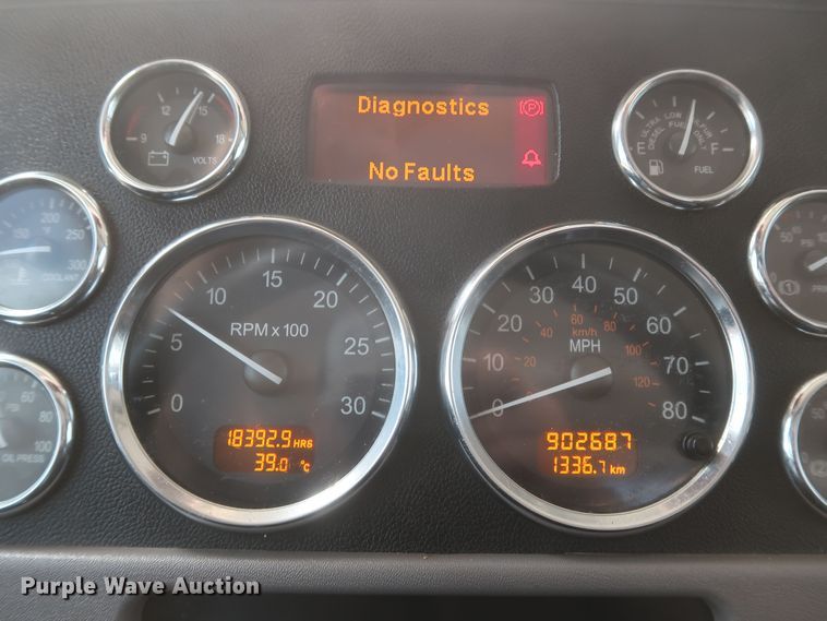 image for item DK3690 2011 Peterbilt 389  semi truck