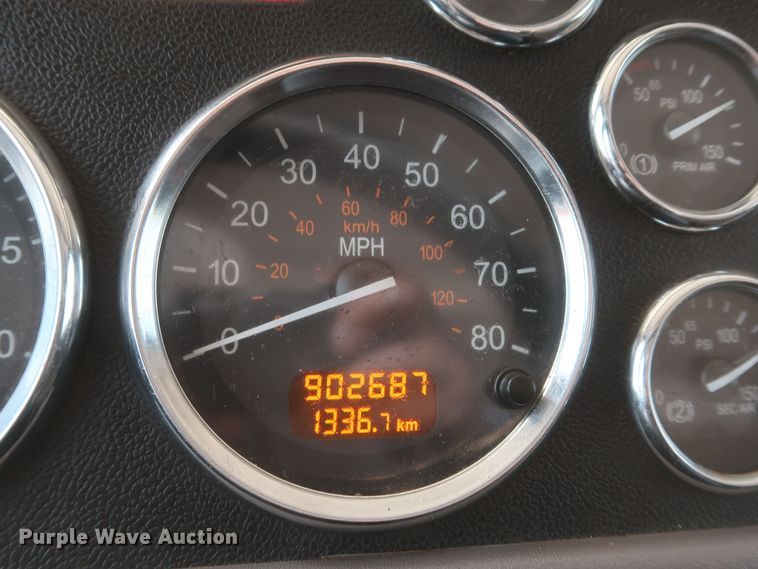 image for item DK3690 2011 Peterbilt 389  semi truck