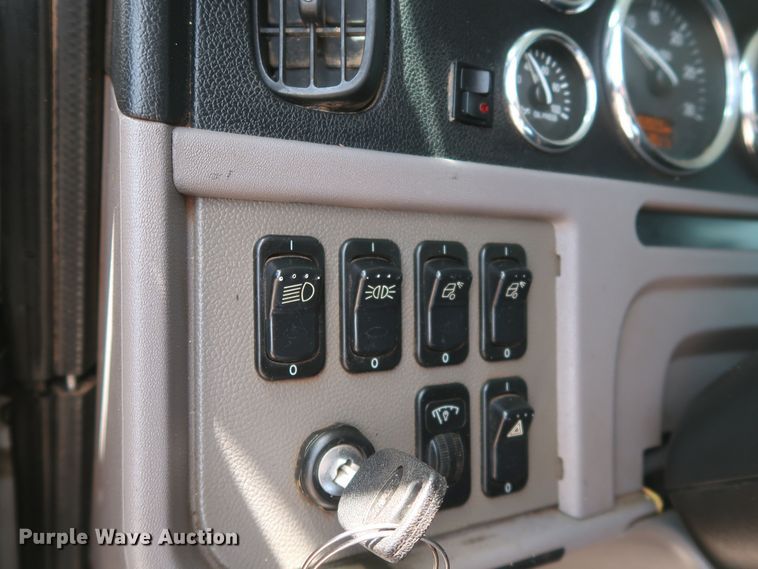 image for item DK3690 2011 Peterbilt 389  semi truck