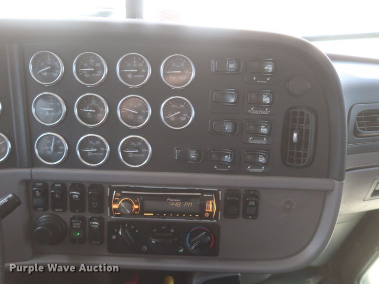 image for item DK3690 2011 Peterbilt 389  semi truck