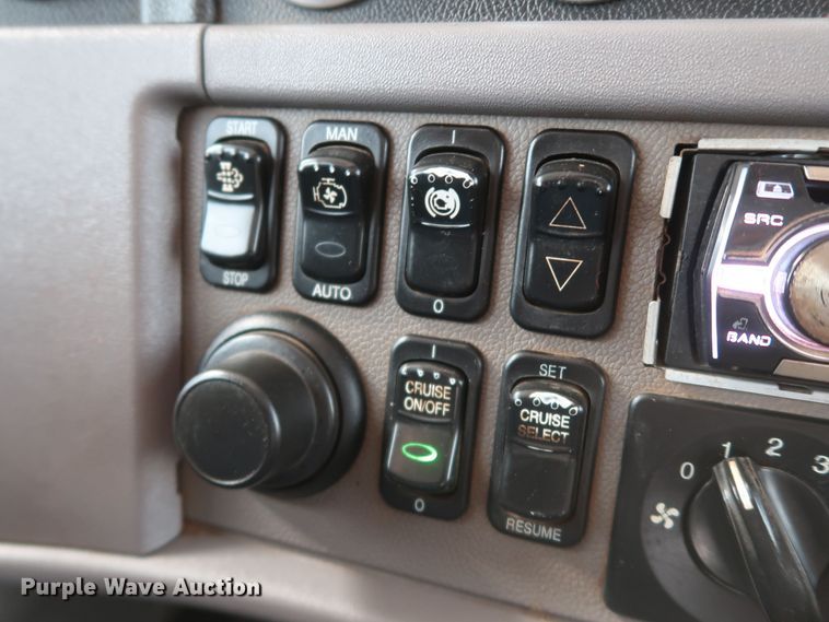 image for item DK3690 2011 Peterbilt 389  semi truck