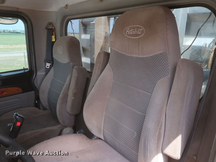 image for item DK3690 2011 Peterbilt 389  semi truck