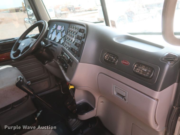 image for item DK3690 2011 Peterbilt 389  semi truck