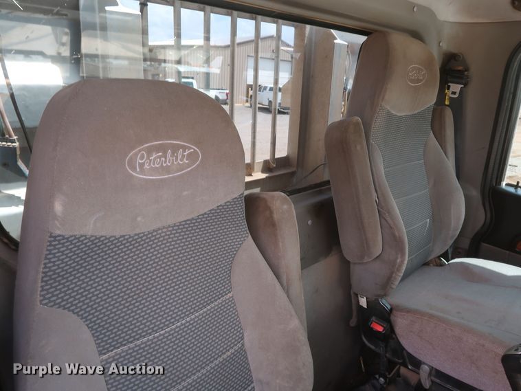 image for item DK3690 2011 Peterbilt 389  semi truck