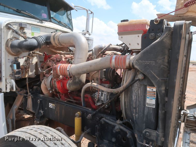 image for item DK3690 2011 Peterbilt 389  semi truck