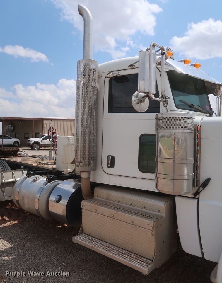 image for item DK3690 2011 Peterbilt 389  semi truck