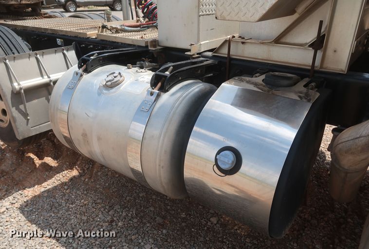 image for item DK3690 2011 Peterbilt 389  semi truck