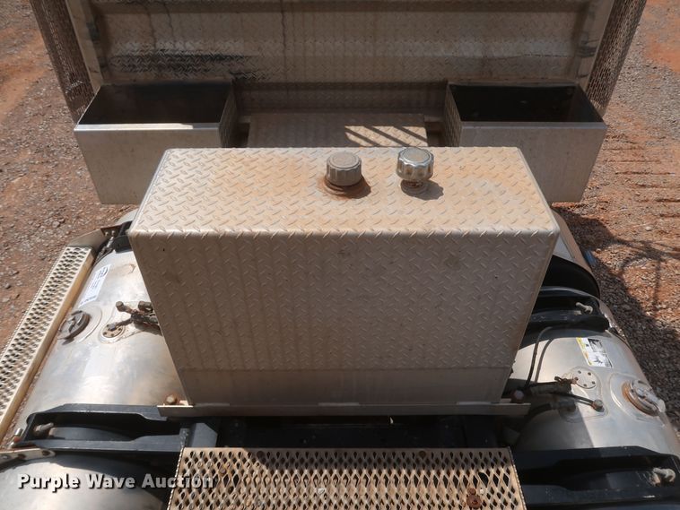 image for item DK3690 2011 Peterbilt 389  semi truck