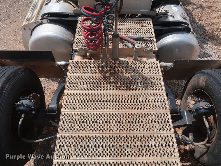 image for item DK3690 2011 Peterbilt 389  semi truck