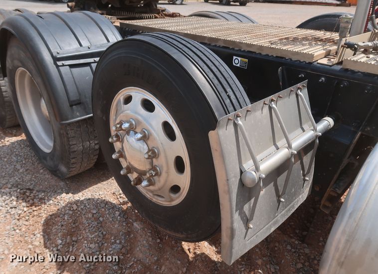 image for item DK3690 2011 Peterbilt 389  semi truck