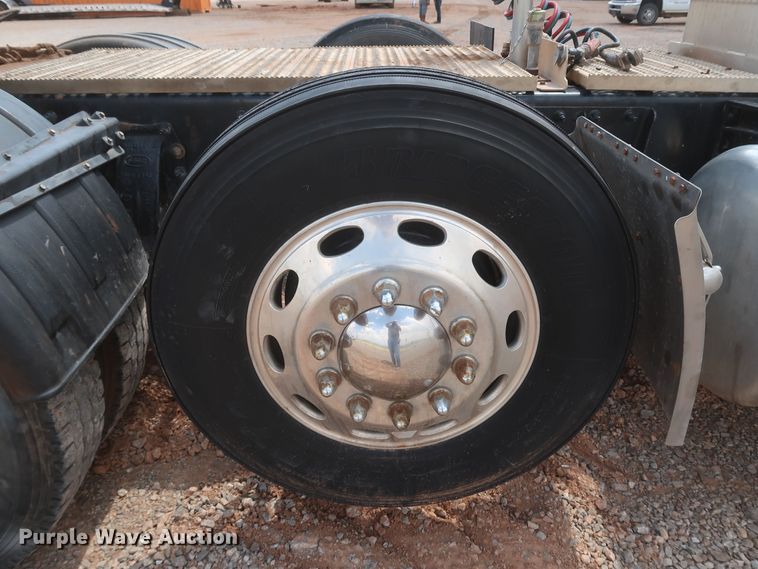 image for item DK3690 2011 Peterbilt 389  semi truck