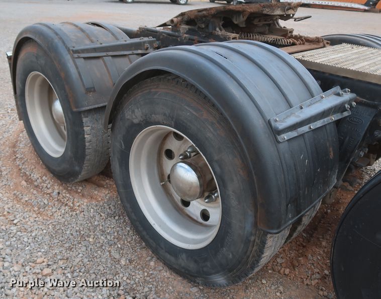 image for item DK3690 2011 Peterbilt 389  semi truck