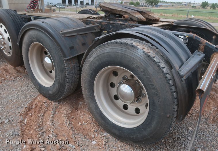 image for item DK3690 2011 Peterbilt 389  semi truck