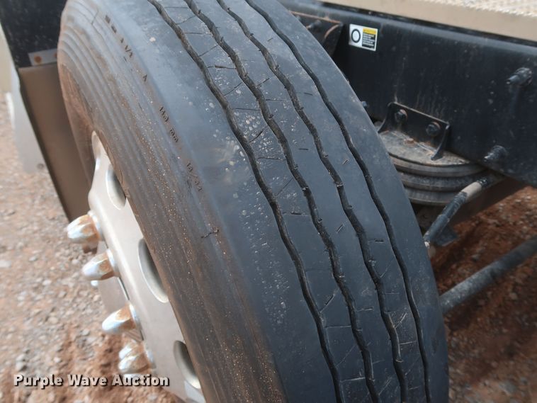 image for item DK3690 2011 Peterbilt 389  semi truck