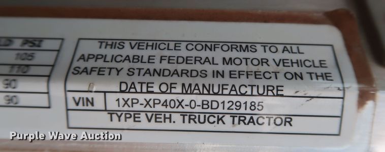 image for item DK3690 2011 Peterbilt 389  semi truck