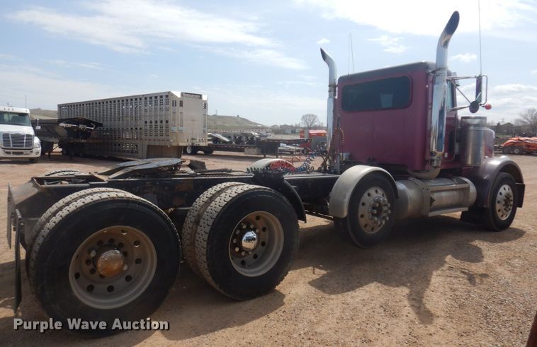 image for item DM5425 1996 Peterbilt 378  semi truck