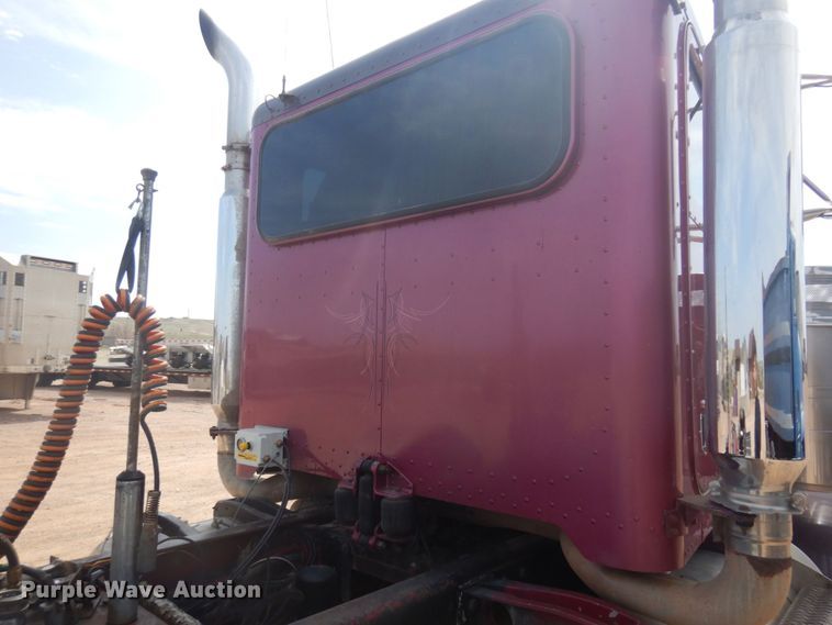 image for item DM5425 1996 Peterbilt 378  semi truck