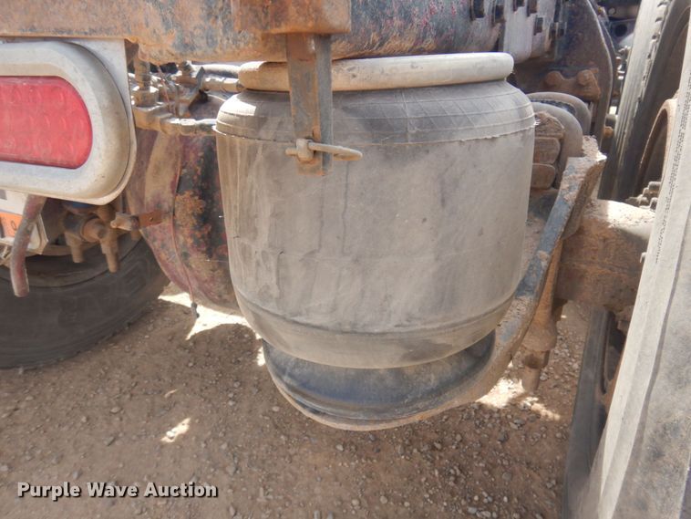 image for item DM5425 1996 Peterbilt 378  semi truck