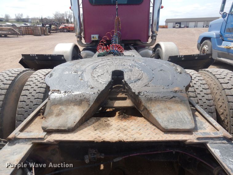 image for item DM5425 1996 Peterbilt 378  semi truck