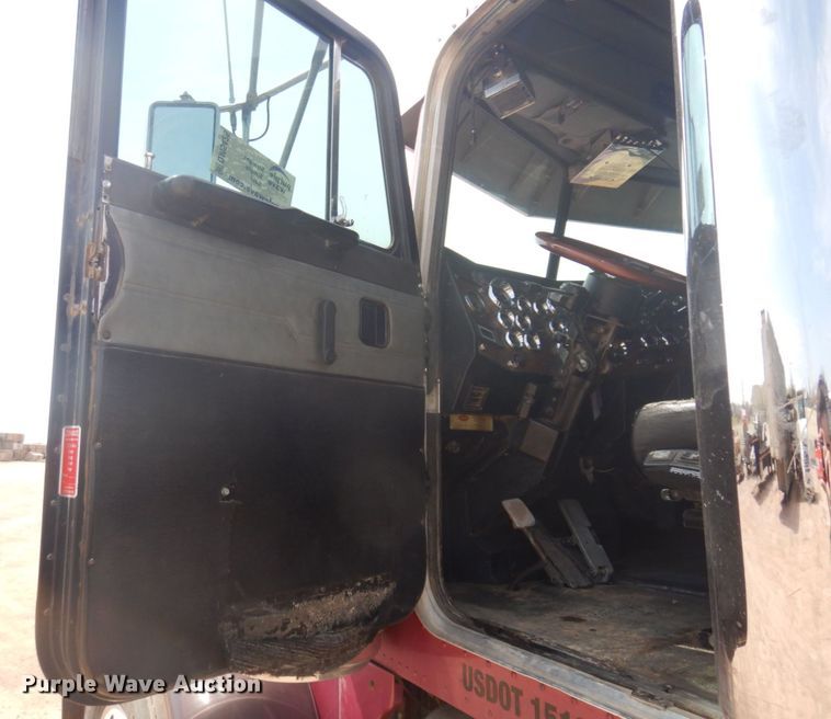 image for item DM5425 1996 Peterbilt 378  semi truck