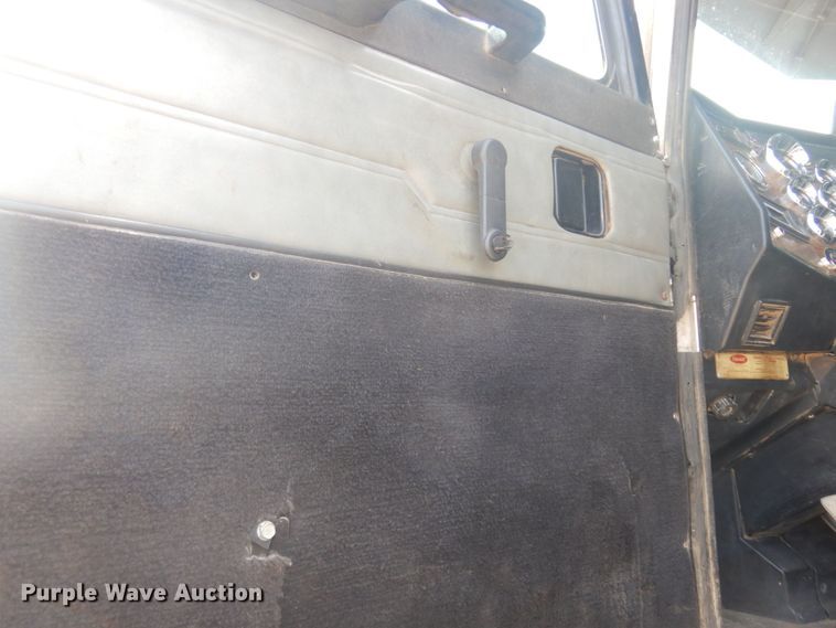 image for item DM5425 1996 Peterbilt 378  semi truck